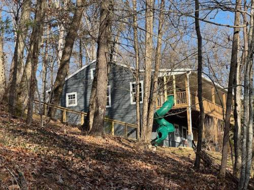 Bear Crossing-Exciting Adventure Ahead! in Hendersonville, Vereinigte Staaten von Amerika