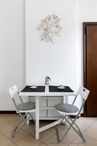 White Leaves Studio by Wonderful Italy - Tap to explore photos