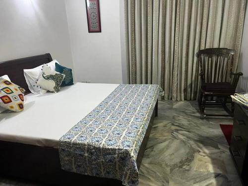 3BHK Flat for Family Stay, Greater Kailash Part 1