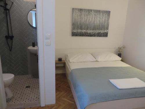 3 bedrooms, 4 beds