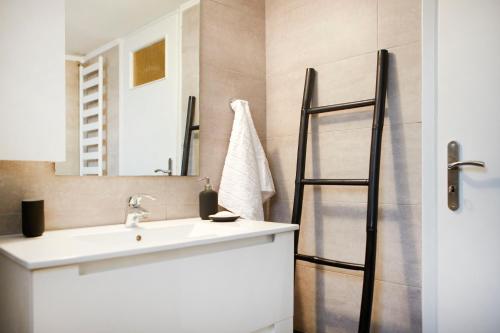 Luxury Apartment with Exceptional View - image 12