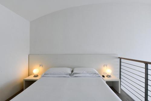 Duplex Apartment with Terrace, Beach Access and Parking image 10