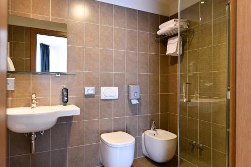 Double Room with Terrace, Beach Access and Parking image 4