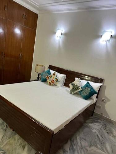 3 BHK Fully Furnished Flat at Greater Kailash 1