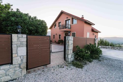 Myron Olive Villa Retreat in Gorgolaini
