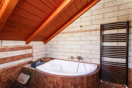 Myron Olive Villa Retreat in Gorgolaini