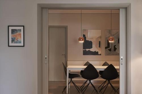 Chic designer home next - Hilton, Athens