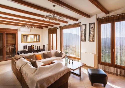 Myron Olive Villa Retreat in Gorgolaini