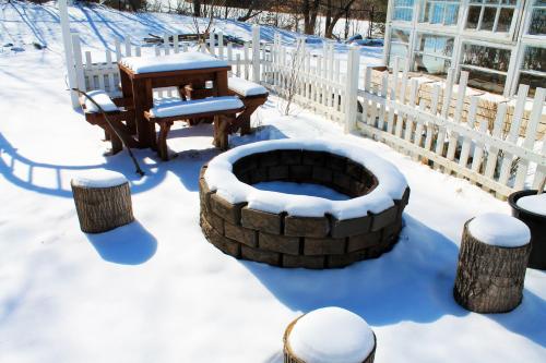Garden, Private bedrooms+free parking in Lower Sackville