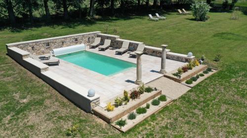 Domaine La Lauren avec piscine chauffée et jacuzzi chambre d'hôte Séderon