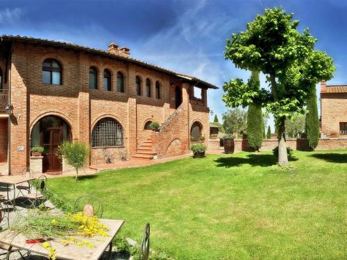 Vintage Mansion in Montepulciano with Pool