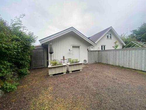 Cozy cottage by the sea south of Varberg