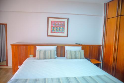 Executive Suite image 4