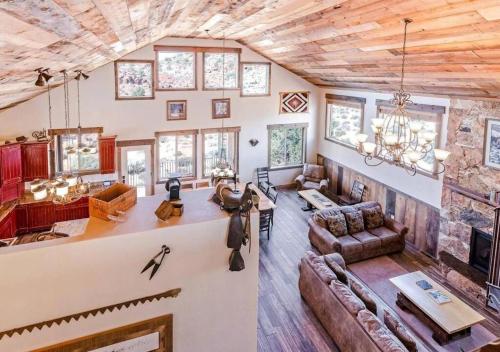Badlands Roost: a rustic-modern designed home in Moab, USA