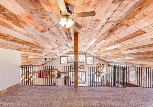 Badlands Roost: a rustic-modern designed home in Moab, USA