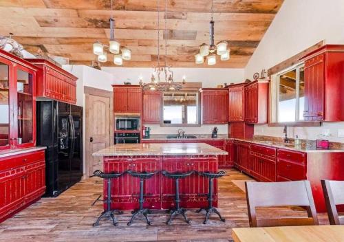 Badlands Roost: a rustic-modern designed home in Moab, USA