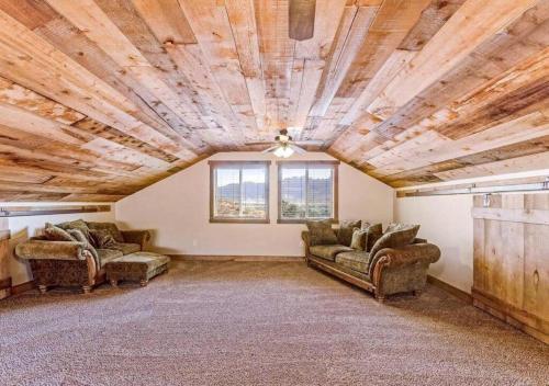 Badlands Roost: a rustic-modern designed home in Moab, USA