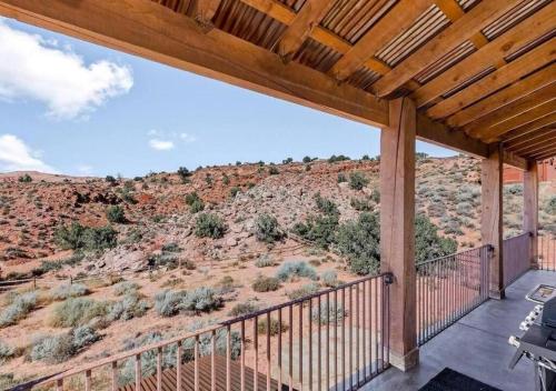 Badlands Roost: a rustic-modern designed home in Moab, USA