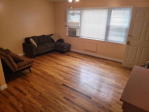 1st floor Private Apt near Ferry to NYC and Park in Tompkinsville, USA