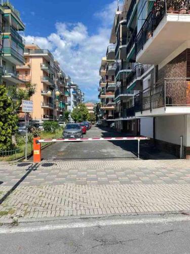 BILOCALE CONFINE LOANO-BORGHETTO 250mt dal mare