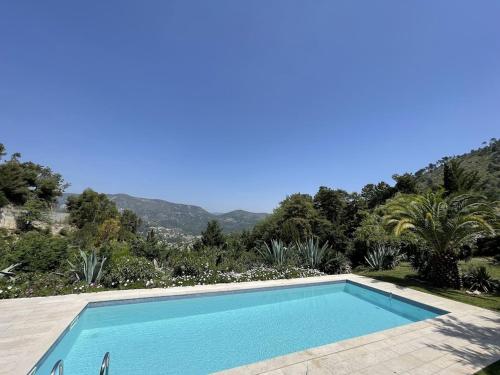 Villa de charme au calme, vue panoramique Terrasse Piscine, Jacuzzi 100% privé.