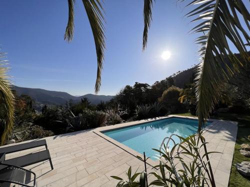 Villa de charme au calme, vue panoramique Terrasse Piscine, Jacuzzi 100% privé.