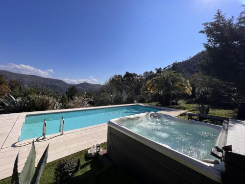 Villa de charme au calme, vue panoramique Terrasse Piscine, Jacuzzi 100% privé.