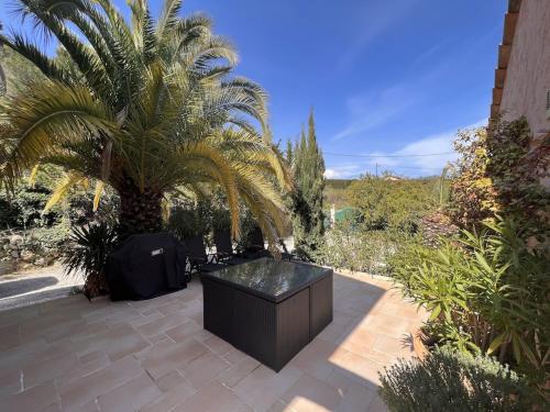 Villa de charme au calme, vue panoramique Terrasse Piscine, Jacuzzi 100% privé.