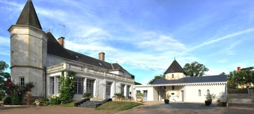 La Suite Venise au Château de Saint-André (La Suite Venise au Chateau de Saint-Andre) in Mareuil-sur-Lay-Dissais