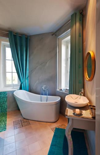 La Suite Venise au Château de Saint-André (La Suite Venise au Chateau de Saint-Andre) in Mareuil-sur-Lay-Dissais