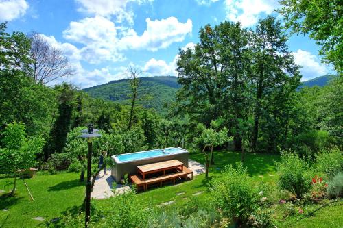 Kert, Villa Mulino by PosarelliVillas in Adatti