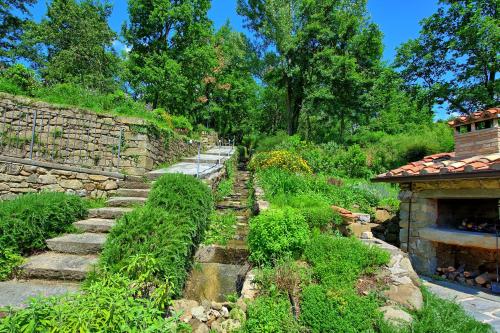 Kert, Villa Mulino by PosarelliVillas in Adatti