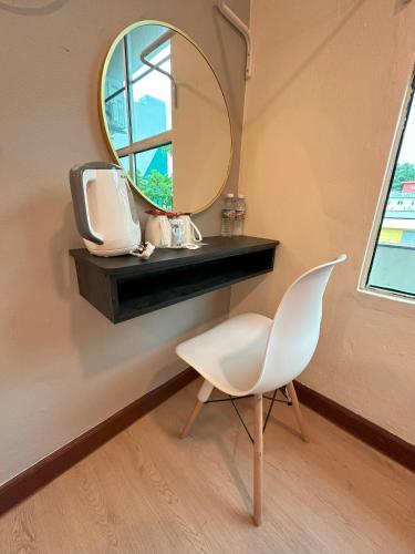 room detail thumbnail 2