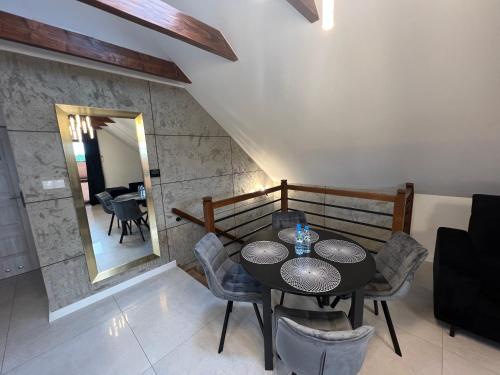 APARTAMENT PIEKOSZOWSKA Targi Domek Parking