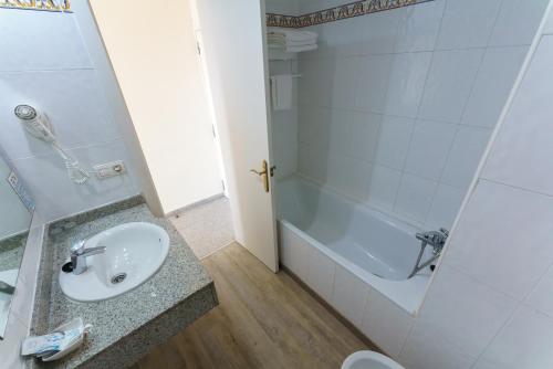 Hotel Catalonia - image 10