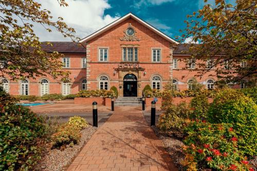 Cavan Crystal Hotel - image 2