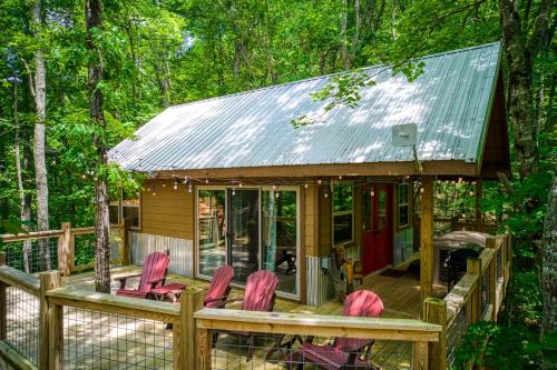 Owls Nest, Hot Tub, WIFI, Featured on Barnwood Builders, Free Attraction Tickets!!! in ชานเมืองพีเจี้ยน ฟอร์จ