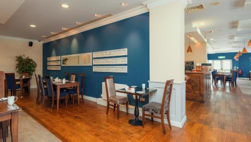 Cavan Crystal Hotel - image 10