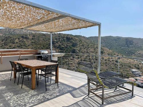 Villa con piscina sobre la Almadrava II in Roses