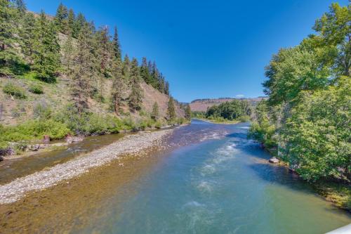 Remote Escape Peaceful Cabin Near Naches River