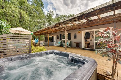 . Modern Meadow Vista Vacation Home w/ Spacious Deck
