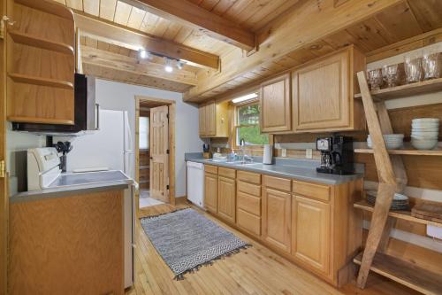 Good Dog Dreams in Valle Crucis, USA
