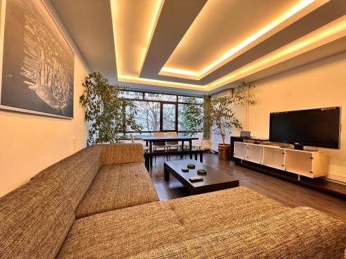 A Luxury Apt 170 m2 3 Bedroom 2 Bathroom at Bestekar Avenue at the heart of Ankara - Apartment