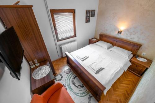 1 queen bed