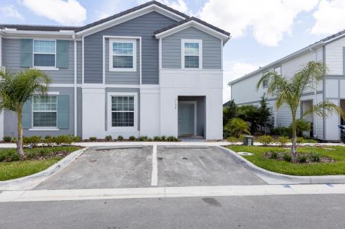 Five-Bedroom House room in 7155OML-Solterra Resort townhouse