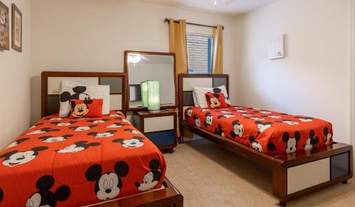 Six-Bedroom House image 10