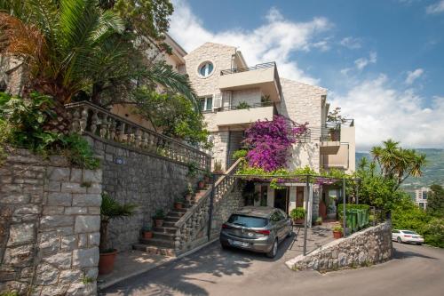 Apartments and Rooms Teona