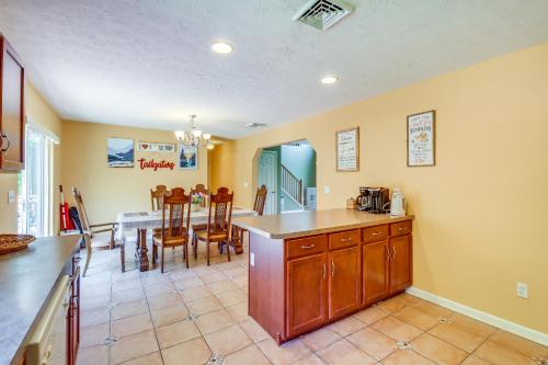 Pennsylvania Escape with Hot Tub, Fire Pit and Deck! in Long Pond, USA