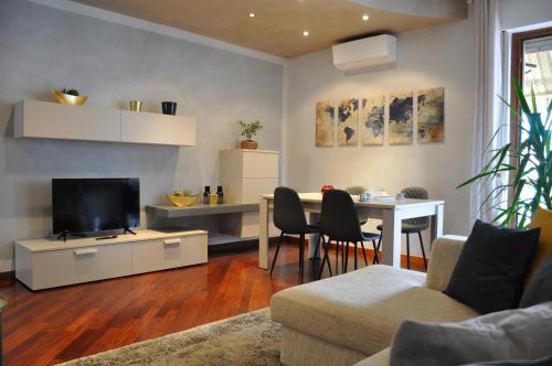  The Fox On The Lake Apartment in Costa Volpino