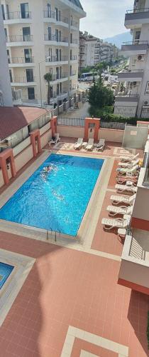 Large sunny apartment with swimming pool, 300 meters from the sea